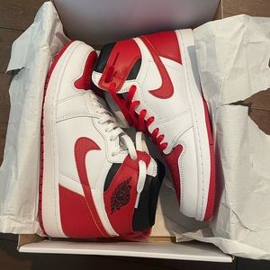 NWB size 10 Jordan 1 retro high og